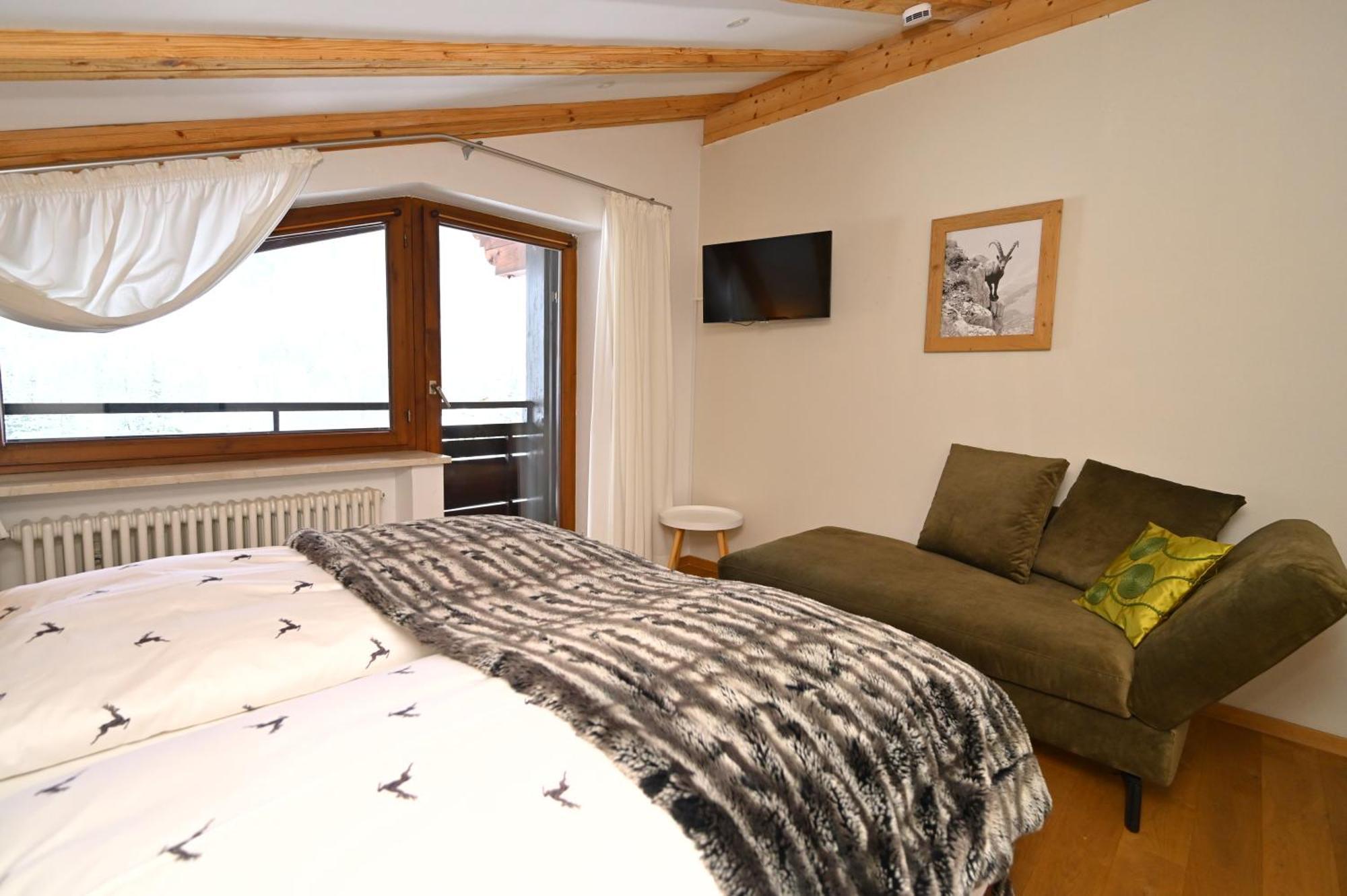 Alp-Chalet Hirschegg  Room photo