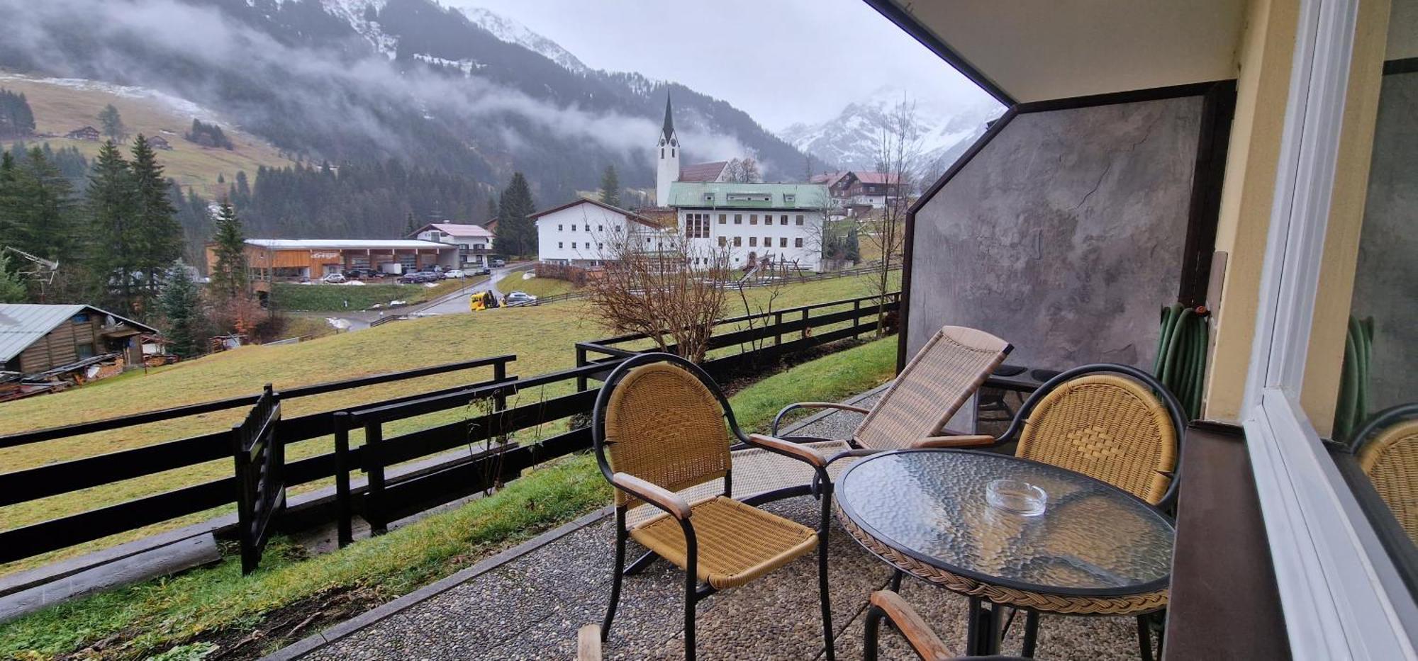 Alp-Chalet Hirschegg  Room photo