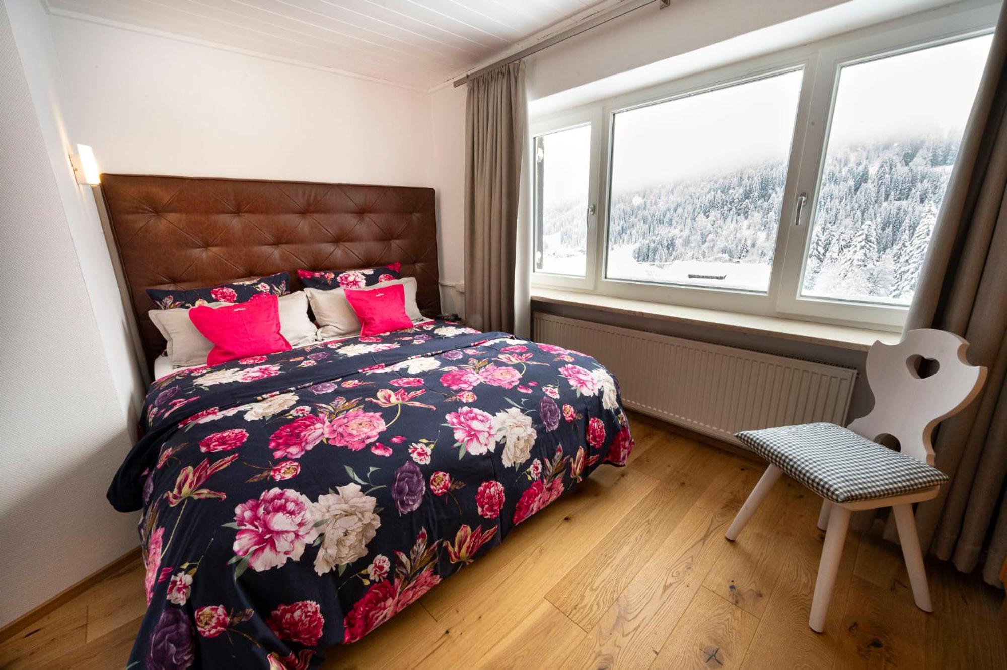 Alp-Chalet Hirschegg  Room photo